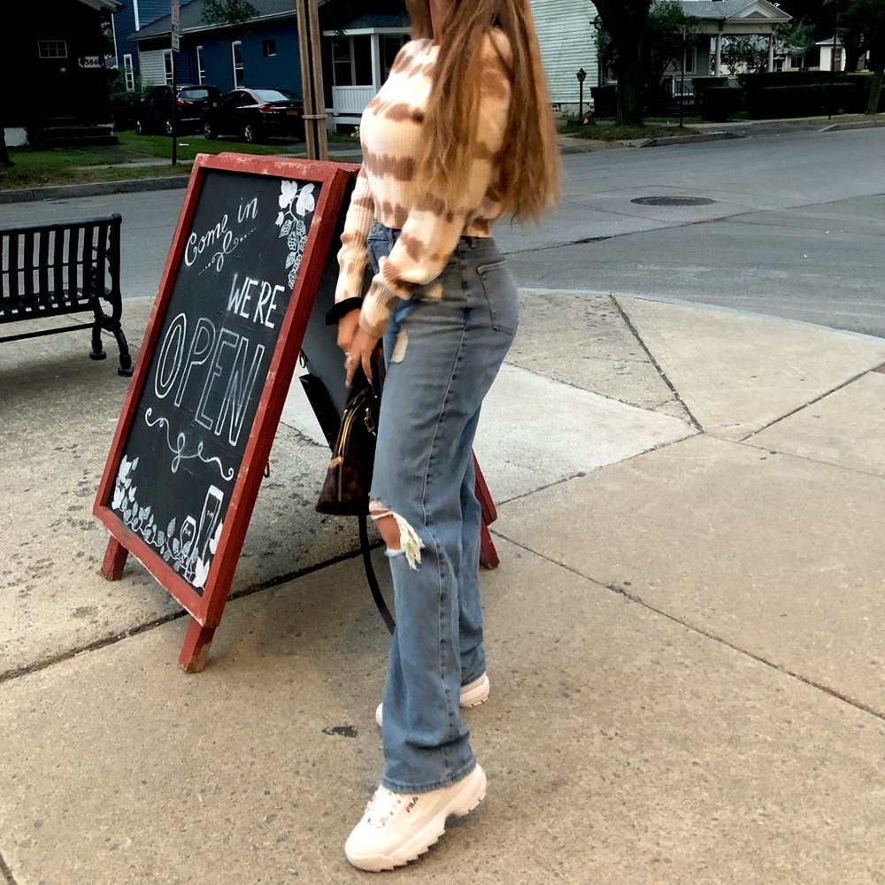 Hollister 5L super high rise distressed dad jeans